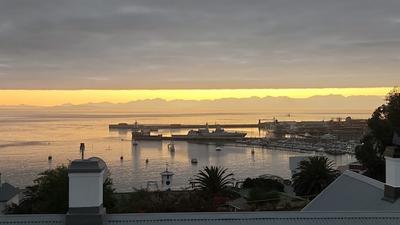 Cottage For Rent in Simonstown, Cape Town